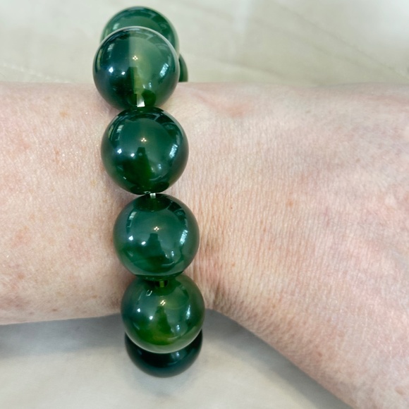 Large Green Nephrite beaded stretchy bracelet, type of Jade. - Picture 8 of 14